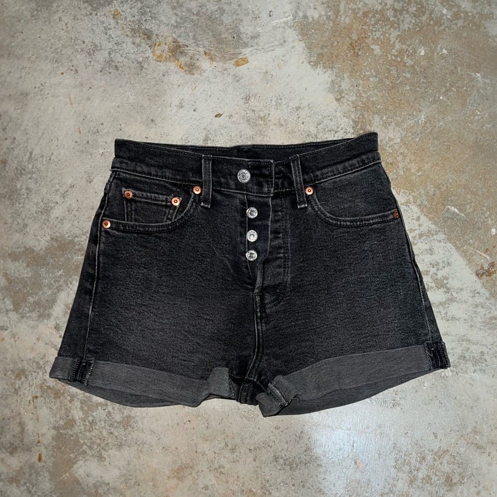 Levi’s high waisted black shorts